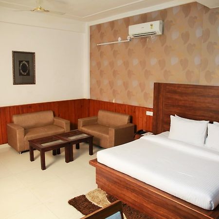 Red Apple Hotel Sangrur Екстериор снимка